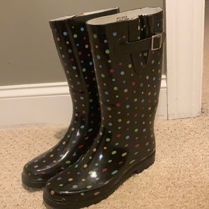 Polka dot rubber rain boots